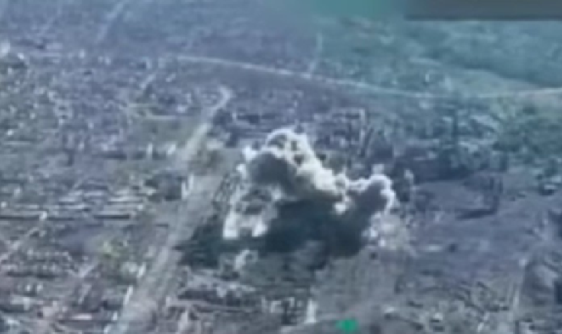 Ngày 22/4, bầu trời chiến tuyến Donbass rực sáng trong biển lửa khi một trong những đầu mối chiến lược quan trọng ở miền Đông Ukraine — ga tàu hỏa Toretsk — bị san phẳng chỉ trong vài giờ. Ảnh minh họa