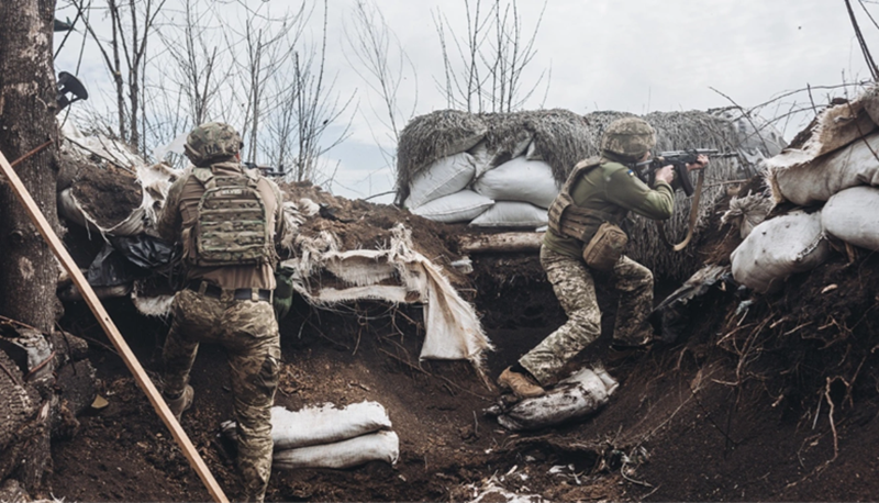 Theo hãng thông tấn Ukraine ngày 16/4, quân Ukraine đã xây dựng một hệ thống công sự phòng ngự đa tầng linh hoạt tại những khu vực này, đặc biệt là cánh rừng gần làng Guevo — nơi được tăng cường phòng thủ trọng điểm. Ảnh: Anadolu Agency