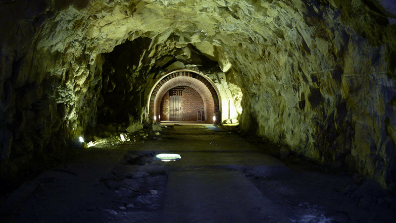 Thứ hai, khả năng phòng thủ của Dinh Tổng thống có thể được mô tả là “bất khả xâm phạm”. Kể từ khi cuộc xung đột bắt đầu, Ukraine đã biến dinh tổng thống thành một boongke ngầm có khả năng phòng thủ thậm chí có thể chống lại một cuộc tấn công hạt nhân. Ảnh minh họa