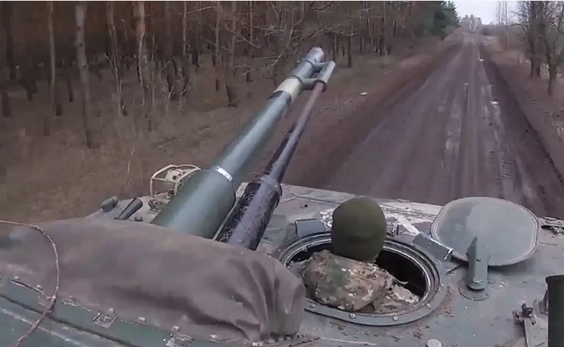 Sự can dự của NATO khiến bầu không khí xung đột Nga–Ukraine càng trở nên căng thẳng. Kể từ khi chiến sự bùng nổ, NATO đã viện trợ cho Ukraine hàng trăm tỷ USD vũ khí, bao gồm hệ thống phòng không hiện đại, tên lửa chống tăng và máy bay không người lái. Lần này, việc máy bay chiến đấu Ba Lan cất cánh được xem như lời cảnh báo trực tiếp của NATO gửi tới Nga: nếu xung đột tiếp tục leo thang, NATO sẽ không khoanh tay đứng nhìn. Ảnh: Top War