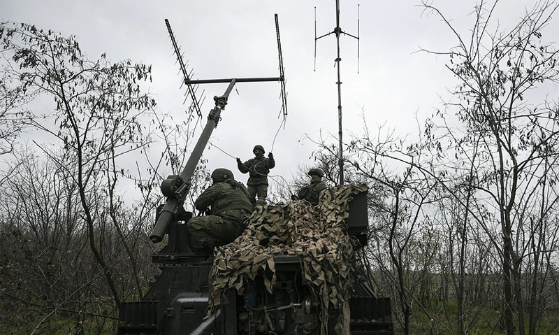Trong chiến tranh hiện đại, phạm vi bao phủ toàn diện của vệ tinh, máy bay không người lái và hệ thống tác chiến điện tử có nghĩa là bất kỳ rò rỉ thông tin tình báo nhỏ nào cũng có thể trở thành cái bẫy chết người. Ảnh: Bộ Quốc phòng Nga