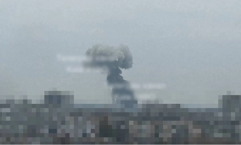 Nhưng ngay cả như vậy, cuộc tấn công vẫn khiến các nhà lãnh đạo cấp cao của Ukraine cảm thấy lo lắng. Một số người suy đoán rằng mục đích thực sự của Nga có thể không phải là “loại bỏ” ông Zelensky, mà là làm lung lay tinh thần của chính phủ Ukraine bằng cách tạo ra sự hoảng loạn. Ảnh minh họa: Telegram