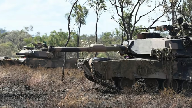 Đối với Ukraine, việc mất thêm một chiếc M-1 không còn là khủng hoảng như vài tháng trước. Mặc dù Hoa Kỳ đã từ chối viện trợ thêm xe tăng Abrams – dù họ có hàng ngàn chiếc trong kho – Úc đã nổi lên như một nguồn cung cấp M-1 lớn trong tương lai. Ảnh: Pravda.