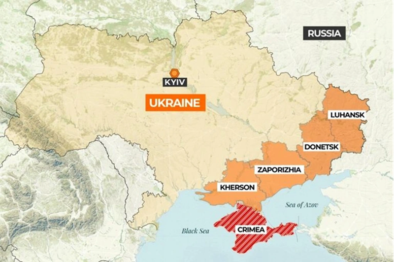 Theo tờ Financial Times (Anh), các điều kiện đàm phán do Tổng thống Putin đưa ra khá rõ ràng: nếu Ukraine công nhận Crimea là lãnh thổ của Nga và cam kết không gia nhập NATO, Nga sẽ dừng các cuộc tấn công, đồng thời từ bỏ việc chiếm thêm phần còn lại của bốn tỉnh miền Đông Ukraine. Ảnh: Sky News