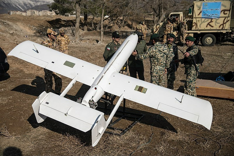 Với khả năng thực hiện cả nhiệm vụ trinh sát và tấn công, Mohajer-6 có trọng lượng cất cánh tối đa 600kg và sải cánh 10m. Nó được trang bị động cơ piston Rotax 912 3 cánh, cho tốc độ tối đa 200 km/h, độ cao bay tối đa 6.000m và phạm vi hoạt động khoảng 2.000 km.