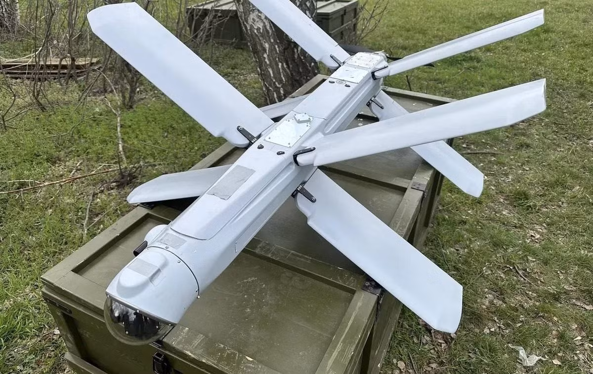 ZALA Lancet có hai cánh hình chữ X ở phía trước và phía sau thân máy bay, được cung cấp năng lượng bởi một động cơ điện dẫn động cánh quạt hai cánh nằm ở phía sau. UAV được làm bằng vật liệu nhựa và composite nên chỉ nặng 12 kg, nó có thể mang trọng tải 3 kg.