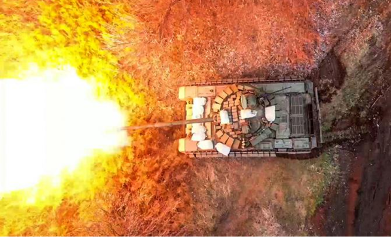 Lực lượng Nga tấn công từ Darino cũng đã hoàn toàn chiếm được toàn bộ khu vực phía tây của Sverdlikovo và tiến vào phía tây nam của ngôi làng. Tuy nhiên, họ vẫn chưa hoàn toàn kiểm soát được khu vực này và giao tranh ác liệt vẫn đang diễn ra. Nếu ngôi làng này thất thủ, quân đội Ukraine sẽ mất toàn bộ phòng tuyến phía tây. Ảnh: TASS