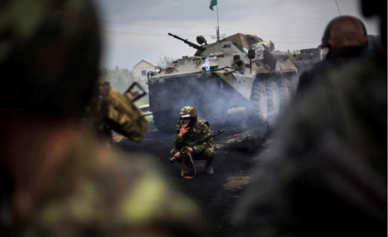 Đáng chú ý, vào mùa hè năm ngoái, Ukraine cũng từng sử dụng chiến thuật tương tự khi điều quân tập kích vùng Kursk của Nga và đến nay vẫn chiếm giữ một phần khu vực này. Tuy nhiên, quân đội Ukraine hứng chịu thương vong gần 70.000 người, và theo tiết lộ từ cựu Tổng thống Trump, hiện có hơn 2.500 binh sĩ Ukraine đang bị quân đội Nga bao vây tại Kursk. Ảnh: TASS