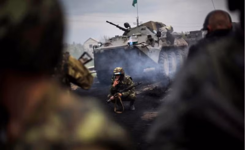 Đáng chú ý, vào mùa hè năm ngoái, Ukraine cũng từng sử dụng chiến thuật tương tự khi điều quân tập kích vùng Kursk của Nga và đến nay vẫn chiếm giữ một phần khu vực này. Tuy nhiên, quân đội Ukraine hứng chịu thương vong gần 70.000 người, và theo tiết lộ từ cựu Tổng thống Trump, hiện có hơn 2.500 binh sĩ Ukraine đang bị quân đội Nga bao vây tại Kursk. Ảnh: TASS