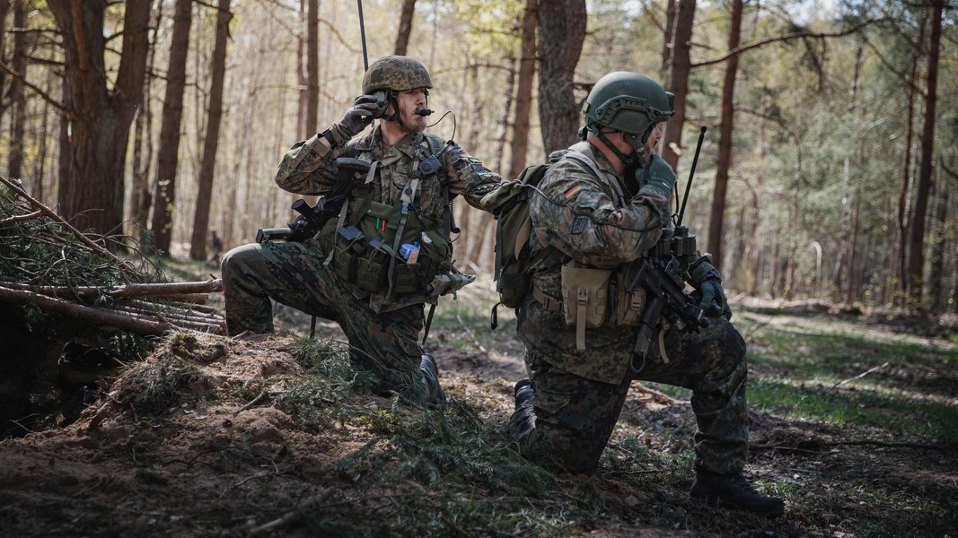 Đối với NATO, việc triển khai này là một phần quan trọng trong quá trình chuyển đổi của liên minh sang răn đe bằng phòng thủ tiên phong. Đối với Đức, đây là một bước tiến lớn trong việc xóa bỏ danh tiếng là một cường quốc “quân sự miễn cưỡng”.
