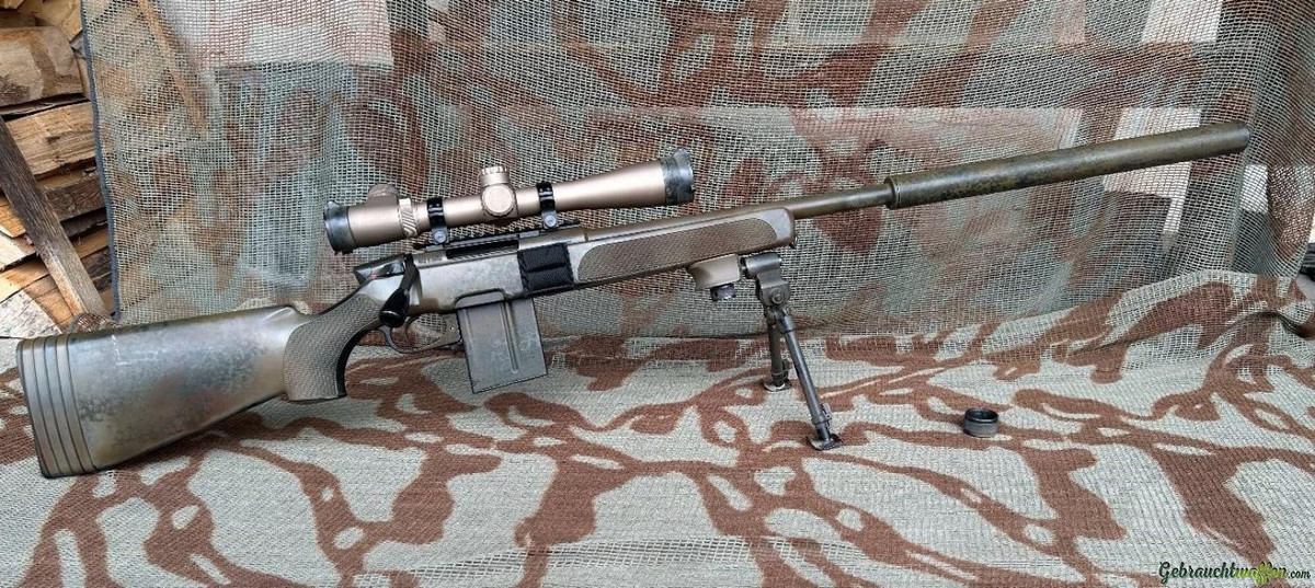 Steyr SSG 69 là súng trường bắn tỉa do Áo sản xuất năm 1969, SSG 69 trông giống như một khẩu súng săn cao cấp đơn giản, nhưng thực tế nó được thiết kế dành riêng cho quân đội và lược lượng thực thi pháp luật. Súng bắn tỉa SSG 69 là một trong những loại súng đầu tiên sử dụng vật liệu tổng hợp cho báng súng.