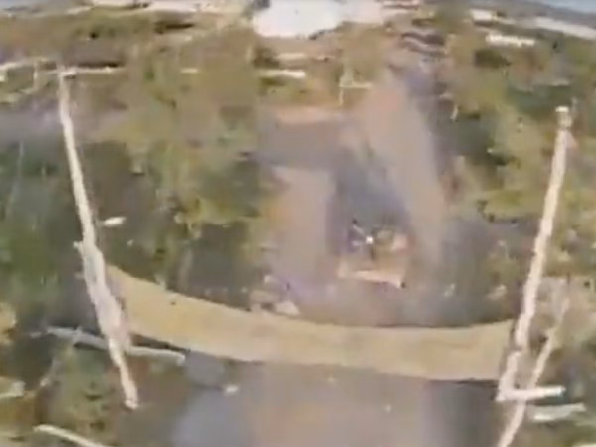 Đây không phải là lần đầu tiên người Nga cố gắng sử dụng lưới trên quy mô lớn để đánh bại UAV. Trước đó, người Nga đã sử dụng lưới mắt cáo giăng giữa các cột đèn trên một con đường gần Bakhmut để cố gắng phá vỡ và ngăn chặn máy bay không người lái của Ukraine.