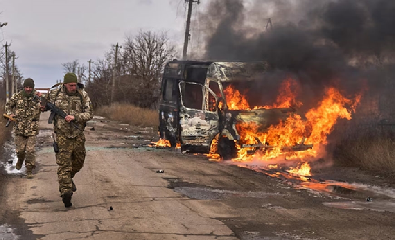 Chiến trường Ukraine hiện nay đã trở thành một “cuộc đối đầu UAV” — bên nào có UAV mạnh hơn, nhiều hơn, bên đó sẽ chiếm ưu thế. Nga hiện cần số lượng UAV gấp 2–3 lần hiện tại, và những chiếc này phải đủ sức chống lại tác chiến điện tử của Ukraine thì mới có thể khống chế được lực lượng UAV đối phương. Ảnh: ABC News