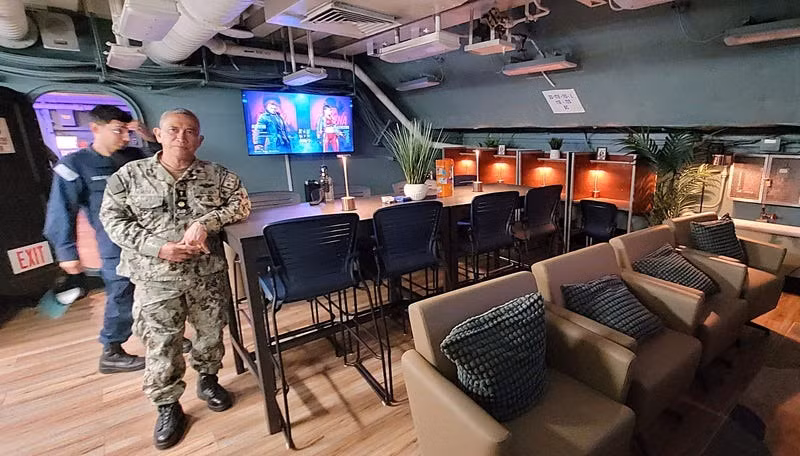 Trung tá Eric Dente, sĩ quan chỉ huy Phi đội tấn công điện tử 133 có mặt trên tàu Lincol cho biết: “Khả năng cung cấp kết nối Internet tốc độ cao là một sự thúc đẩy thực sự cho các thủy thủ của chúng tôi, những người sống trong thời đại mà internet được ví như nước sạch và thức ăn”.