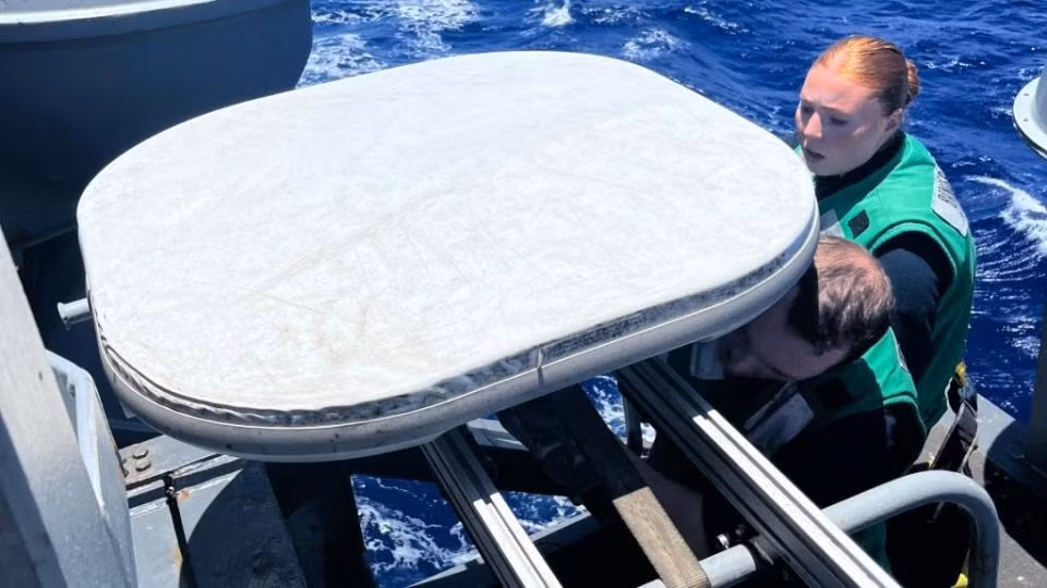 Các thủy thủ trên tàu sân bay được sử dụng WiFi và có thể kết nối với gia đình, đây thực sự là điều vô cùng hạnh phúc trong thời đại ngày nay. Độ tuổi trung bình của thủy thủ trên tàu Lincoln là 21 tuổi và việc sử dụng Internet trên các tàu sân bay sẽ thu hút những người trẻ vào phục vụ. Ảnh The War Zone