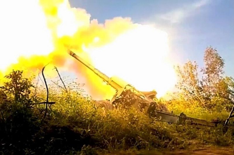 Cựu quan chức Bộ Ngoại giao Ukraine, Kuleba, cho biết quân đội Ukraine hiện chỉ còn đủ vũ khí và trang bị để duy trì cuộc chiến trong sáu tháng. Nếu không có viện trợ quân sự từ Mỹ, Ukraine sẽ phải bắt đầu tiết kiệm ngay từ bây giờ, khiến cuộc chiến trở nên khó khăn hơn và điều này có thể đẩy nhanh việc Nga giành lại Kursk. Ảnh: TASS