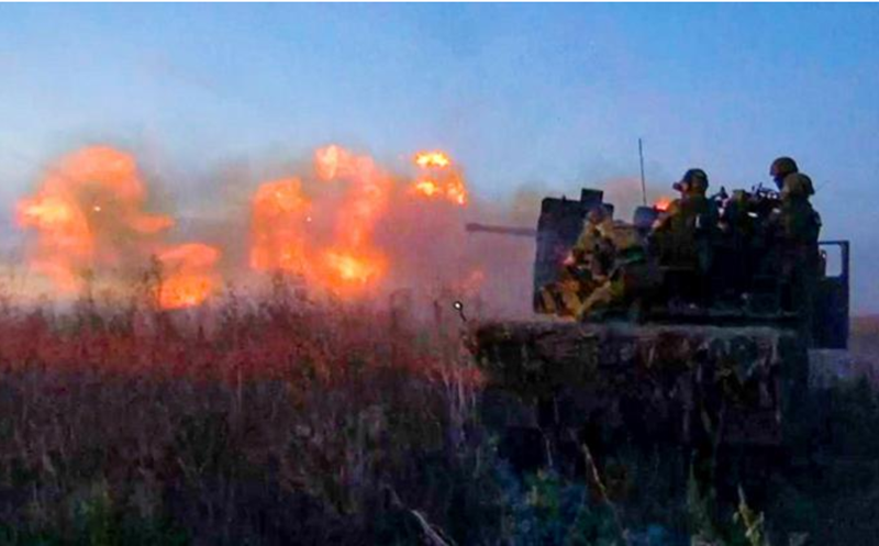 Tuy nhiên, quân đội Nga cũng đang gặp khó khăn trong việc tiếp tục đẩy lùi lực lượng Ukraine, bởi Ukraine đã tập trung chủ lực vào khu vực này, cụ thể là dọc theo tuyến đường H-7. Đây hiện là khu vực dễ tổn thương nhất của quân đội Ukraine, buộc họ phải phòng thủ bằng mọi giá. Ảnh: TASS