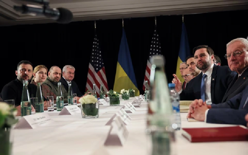 Vì vậy, truyền thông Ukraine cho rằng không cần thiết phải nghe theo Mỹ và kiên quyết không chấp nhận bất kỳ thỏa thuận nào lấy lãnh thổ đổi hòa bình. Phía ông Trump cũng đã mạnh miệng tuyên bố rằng nếu Ukraine không chấp nhận thỏa thuận, Mỹ sẽ rút khỏi đàm phán vào tuần tới. Ảnh: Reuters