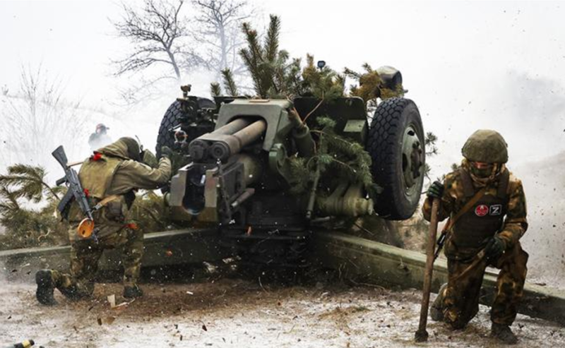 Theo hướng Pokrovsk, Tư lệnh Lục quân Ukraine Mykhailo Drapatyi tiếp tục điều thêm quân đến khu vực này. Tạp chí Tsarburg nhận định, ông Drapatyi có thể điều động 100.000 quân để phản công tại Pokrovsk và nhiều khả năng sẽ cắt đứt sự tiến công của quân Nga ở phía tây nam, thực hiện một cuộc bao vây ngược. Ảnh: TASS