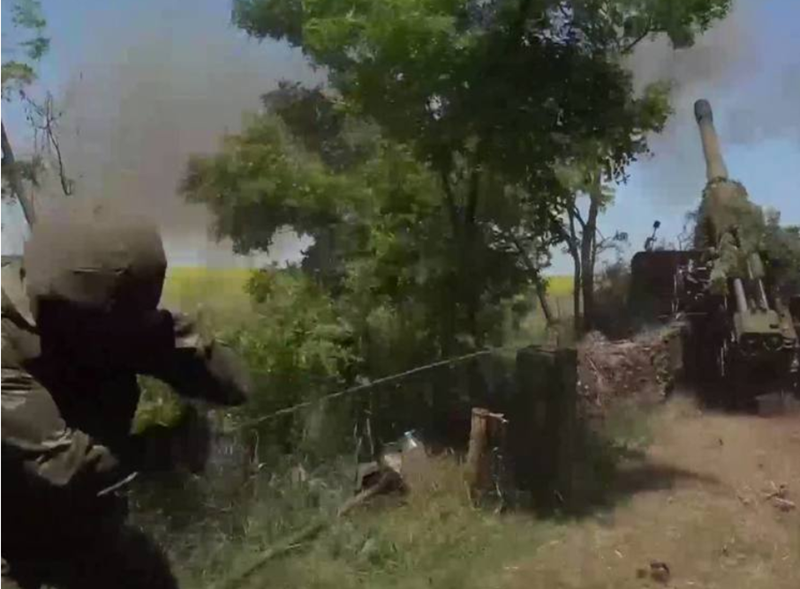 Trước tình hình đó, lực lượng Nga tại Kotlyne đang lên kế hoạch rút hoàn toàn khỏi khu vực phía bắc ngôi làng để tập trung phòng thủ bên trong khu vực trung tâm. Ảnh: Bộ Quốc phòng Nga