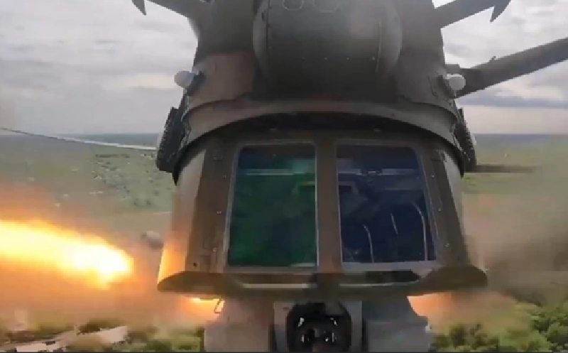 Ngoài ra, các trực thăng “Alligator” và “Crocodile” thường tấn công đối phương từ khoảng cách vượt ngoài tầm bắn của các hệ thống phòng không vác vai (MANPADS) của NATO và bay ở độ cao siêu thấp, khiến ngay cả những radar phương Tây mạnh nhất cũng không thể phát hiện. Ảnh: Bộ Quốc phòng Nga