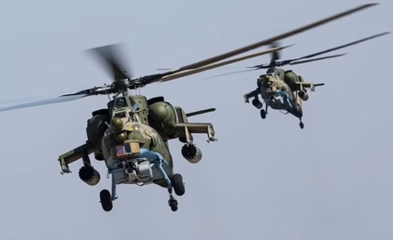 “Nhưng để thấy mức độ nghiêm trọng của vấn đề mà binh sĩ Ukraine đang đối mặt, có thể tham khảo dữ liệu từ The Military Balance 2024: vào đầu năm ngoái, Nga có tổng cộng 108 trực thăng Mi-24, 56 Mi-35, 65 Ka-52, 20 Ka-52M và khoảng 100 Mi-28. Tổng cộng là 340 trực thăng tấn công, trong đó theo ước tính của Bộ Tổng tham mưu Ukraine, 225 chiếc được triển khai hàng ngày trên chiến trường”, ông Zgurets nói thêm. Ảnh: RIA Novosti