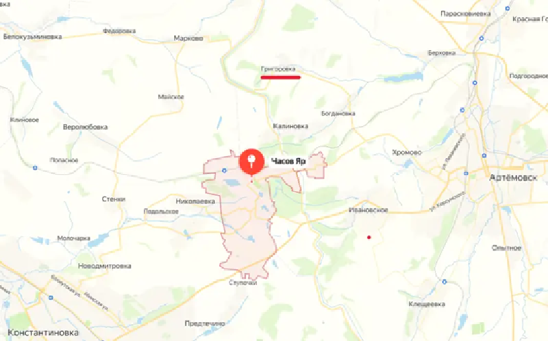 Theo quan sát viên Yuri Podolyaka ngày 27/2, Tổng thống Zelensky rất cần một chiến thắng để nâng cao tinh thần quân đội và ngay cả khi không thể đạt được chiến thắng thực sự, ông cũng phải tạo ra một chiến thắng. Chính vì vậy, lực lượng Ukraine tại Chasiv Yar – phòng tuyến mạnh nhất của Kiev ở Donbass đã mở cuộc phản công kéo dài trên tuyến đường rộng hơn 50 km từ nửa tháng trước nhằm chuyển bị động thành chủ động trước các cuộc tấn công liên tiếp từ Nga. Ảnh: Top War