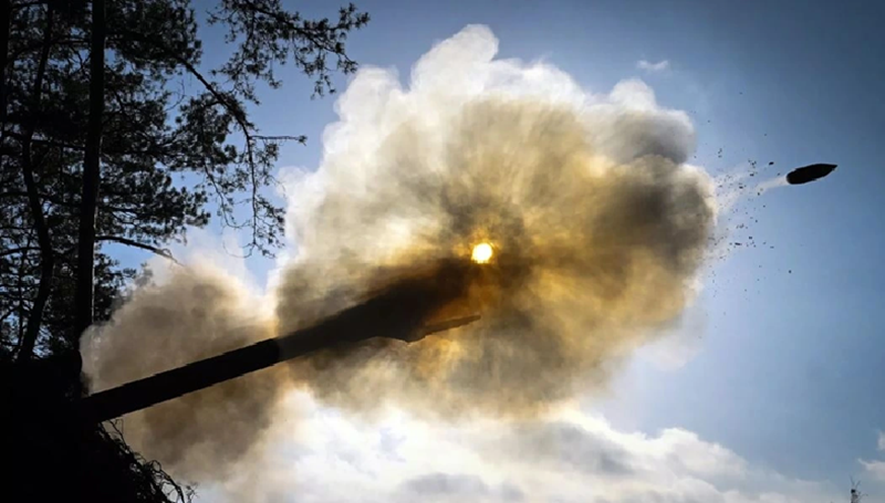 Những vị trí này đã không thể bị vượt qua trong nhiều tháng, tuy nhiên, hiện tại, quân đội Nga đã phá vỡ tuyến phòng thủ của Lực lượng Vũ trang Ukraine và quét sạch binh sĩ Ukraine ra khỏi khu vực. Tiếp theo, cuộc tấn công của lực lượng Nga sẽ mở rộng về phía khu vực đô thị, điều này sẽ ảnh hưởng nghiêm trọng đến khả năng phòng thủ của quân đội Ukraine trong thành phố. Ảnh: Sputnik