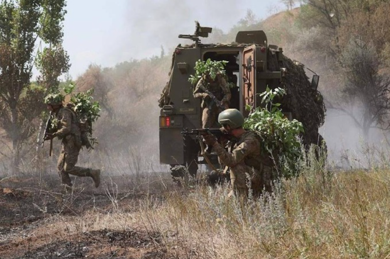 Chiến tuyến giữa Nga và Ukraine kéo dài gần 2.000 km, với nhiều khu vực có ranh giới không rõ ràng, khiến việc phân chia và đàm phán trở nên rất khó khăn. Do đó, đạt được một lệnh ngừng bắn thực sự là điều vô cùng khó khăn. Ảnh: Telegram