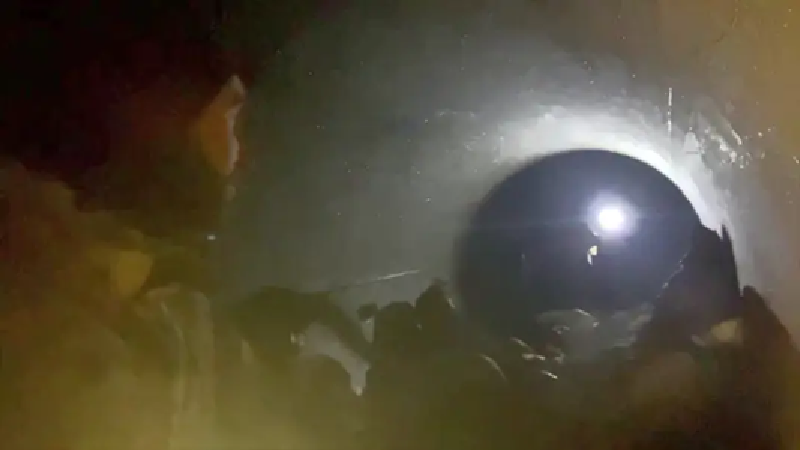 Đáng chú ý, phía Nga đã công bố thêm chi tiết về cuộc tập kích vào hậu phương của quân Ukraine thông qua đường ống dẫn khí đốt. Theo thông tin được tiết lộ, có tổng cộng 800 binh sĩ Nga tham gia, chứ không chỉ 100 người như phía Ukraine tuyên bố. Đây cũng là lý do tại sao quân Nga có thể chiếm được trang trại Kubatkin và khu công nghiệp Sudzha, vì họ có đủ quân số để thực hiện chiến dịch. Ảnh: Top War