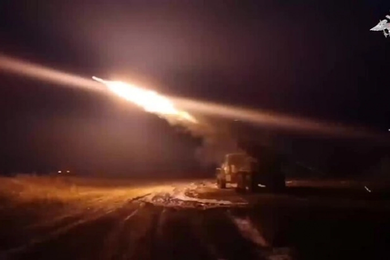 Theo trang Avia.pro, quân đội Nga đã bắn hạ 337 máy bay không người lái, bao gồm cả loại cánh quạt và phản lực, với quy mô chưa từng có. Hiện tại, ít nhất 3 người đã thiệt mạng. Cuộc tấn công này có thể nhằm chứng minh với Mỹ và châu Âu rằng quân Ukraine vẫn còn khả năng chiến đấu, bởi cùng ngày 11/3, Mỹ và châu Âu đang tổ chức hai cuộc đàm phán quan trọng với Ukraine. Ảnh: Avia.pro 