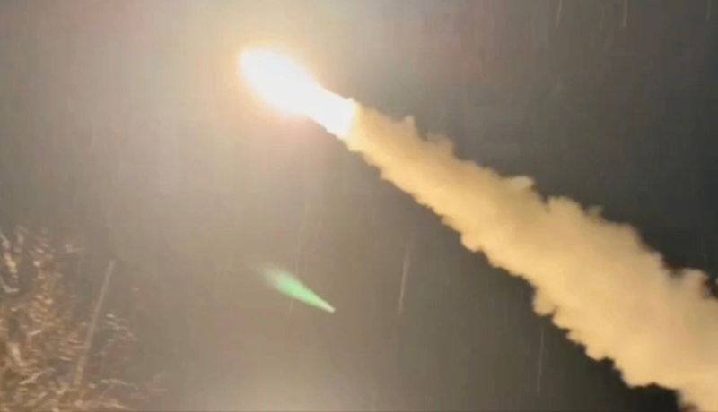 Theo tiết lộ từ hai quan chức Mỹ, vào thời điểm đó, Ukraine chỉ còn khoảng vài chục tên lửa - có thể khoảng 50 quả. Với việc Mỹ quyết định triển khai một số tên lửa tới các khu vực khác như Trung Đông, Ukraine không có khả năng nhận thêm nhiều tên lửa hơn. Ảnh: The Times.