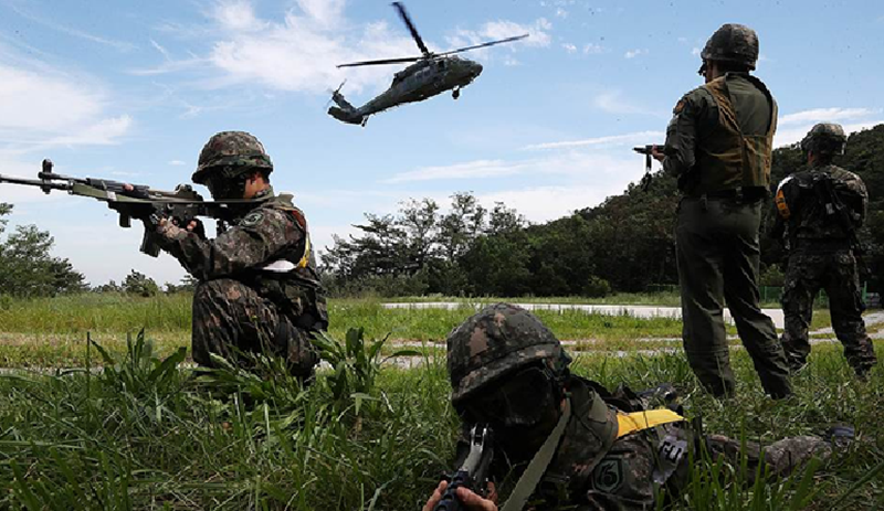 Điều này tạo ra hiệu ứng phân tán sự chú ý và nguồn lực của đối thủ, cho phép lực lượng Nga tập trung ưu thế vào các hướng chiến lược trọng yếu. Tổng hợp lại, tất cả những yếu tố trên làm tăng đáng kể khả năng Nga đạt được thành công trên mặt trận.Ảnh: Reuters