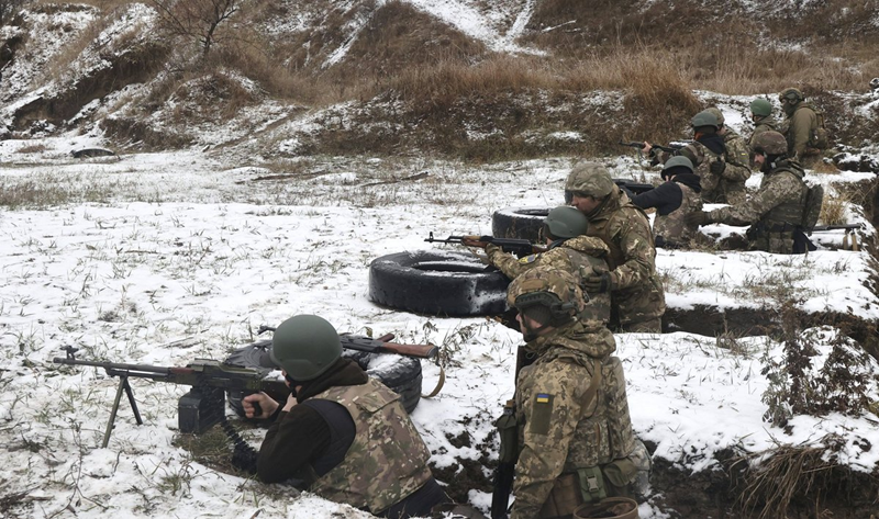 Điều này không chỉ gây áp lực tinh thần lên quân đội Ukraine mà còn đẩy các đối tác phương Tây của Kiev vào thế bị động trong mặt trận thông tin.Ảnh: Ukrinform