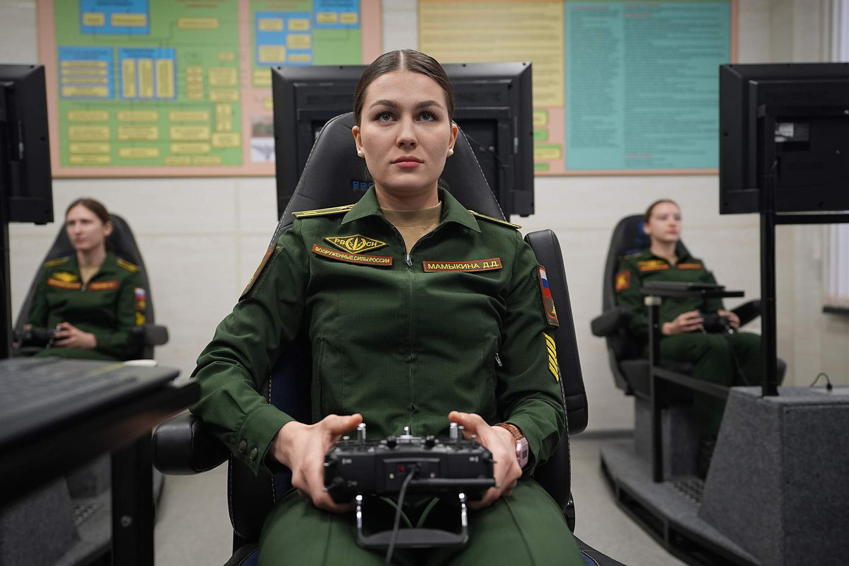 Bong hong thep trong quan doi Nga: Ve dep kien cuong giua lua dan-Hinh-2