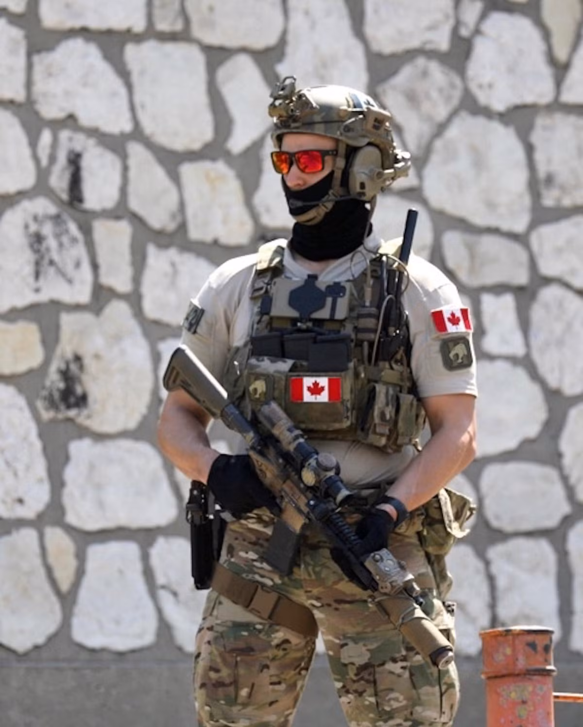 Được thành lập vào tháng 4/1993, đặc nhiệm JTF2 trực thuộc Bộ Tư lệnh Lực lượng Hoạt động Đặc biệt Canada (CANSOFCOM) và đóng vai trò then chốt trong việc bảo vệ lợi ích quốc gia.