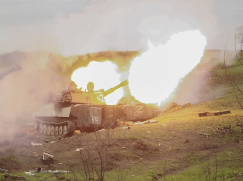 Khi các đội quân bị hỏa lực Ukraine tiêu diệt, quân đội Nga sẽ tiếp tục điều động các đội quân khác tiến theo cùng một tuyến đường, nhằm tiêu hao đạn dược và nhân lực của quân Ukraine, đồng thời làm lộ các vị trí hỏa lực của đối phương để sau đó tiêu diệt chúng. Ảnh: mk.ru