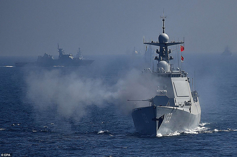 Trước hoạt động của Hải quân Trung Quốc, một số hãng hàng không đã thay đổi lộ trình bay qua và xung quanh biển Tasman. Các cơ quan hàng không dân dụng tại Australia hiện đã đưa ra khuyến nghị chính thức về lưu lượng không lưu xung quanh khu vực nhóm tàu hải Trung Quốc đang hoạt động. Ảnh: EPA