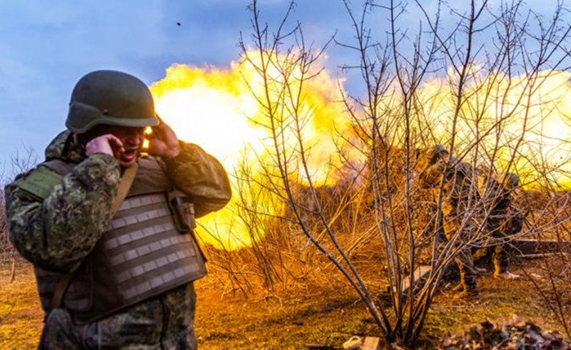 Cuộc chiến Nga – Ukraine đã kéo dài suốt ba năm, với khói lửa và bom đạn không ngừng trên chiến trường. Trong suốt ba năm đó, mỗi cuộc giao tranh đều nhuốm máu và tàn khốc. Ảnh: TASS