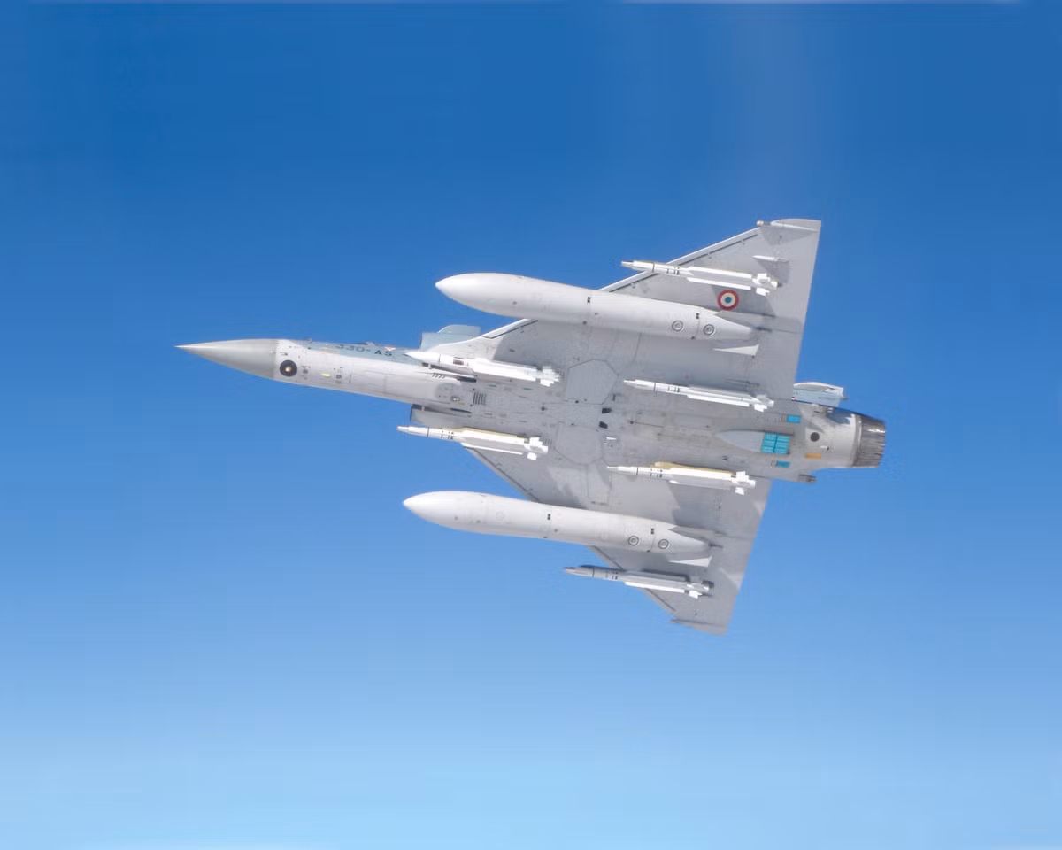 Ngoài ra, khả năng hoạt động hiệu quả ở phạm vi mở rộng của máy bay chiến đấu, kết hợp với các loại đạn dược dẫn đường chính xác, khiến nó trở thành một nhân tố chủ chốt trong nỗ lực của Ukraine nhằm làm suy yếu khả năng chỉ huy và kiểm soát của đối phương, qua đó cải thiện nhịp độ hoạt động của Quân đội Ukraine.