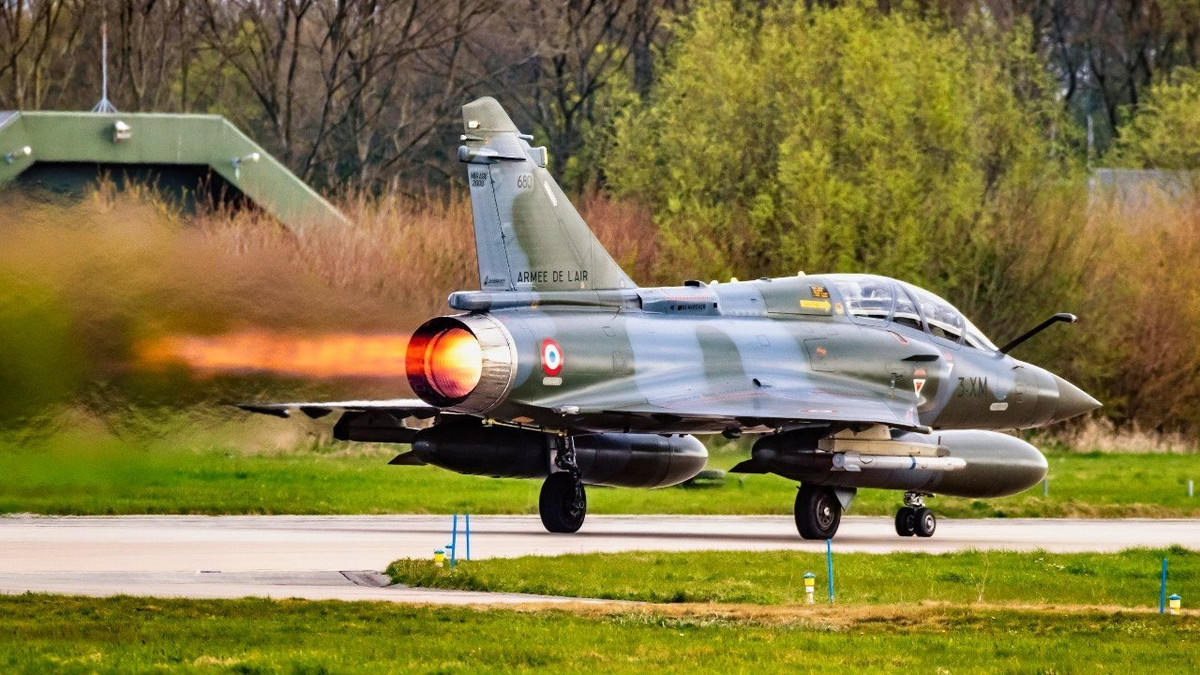 Vũ khí của Mirage 2000-5F là một tài sản quan trọng đối với Ukraine. Các máy bay chiến đấu này được trang bị tên lửa không đối không MBDA MICA có dẫn đường bằng radar và hồng ngoại, mang lại lợi thế trong chiến đấu ngoài tầm nhìn. Chúng cũng có thể mang tên lửa hành trình SCALP-EG, có khả năng tấn công các mục tiêu chiến lược cách xa hơn 250 km. Ảnh The National Interest
