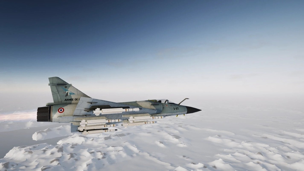 Với khả năng tấn công sâu vào các mục tiêu ở tầm xa, Mirage 2000-5F cho phép Ukraine làm suy yếu cơ sở hạ tầng và căn cứ hậu phương của Nga, do đó làm giảm phạm vi hoạt động của đối phương. Ngoài ra, Mirage 2000-5F tương thích với bom dẫn đường AASM Hammer, cho phép tấn công chính xác vào các mục tiêu di động và kiên cố. Ảnh Reddit