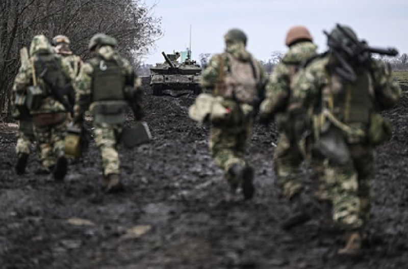 Cựu tư lệnh các lực lượng Nga tại Ukraine Đại tướng Sergey Surovikin từng tuyên bố sẽ giành quyền kiểm soát toàn bộ bốn tỉnh miền Đông Ukraine, và hiện các lực lượng Nga đang tiến sát tới ranh giới tỉnh Dnipro. Phía Ukraine cũng không ngồi yên, liên tục tăng quân và tích trữ lương thực quanh khu vực Pokrovsk, chuẩn bị cho một đợt phản công mới. Ảnh: RIA Novosti