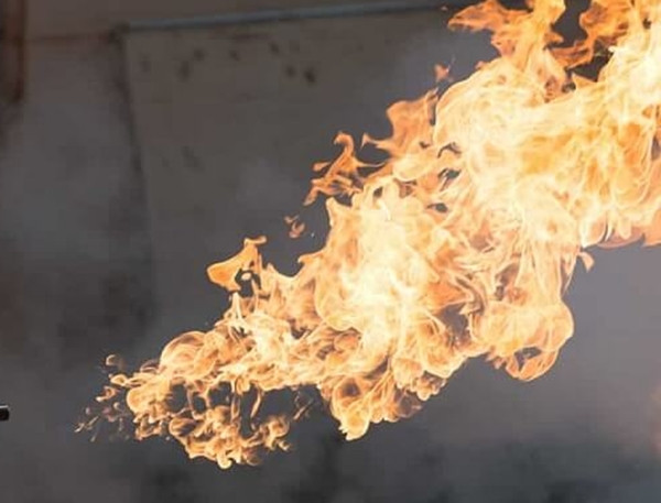 Bể chứa khí đốt tự nhiên có dung tích 5 triệu mét khối bị hất tung lên trời, sau đó phát nổ dữ dội. Một số mảnh kim loại lớn nặng hơn 100 pound văng ra xa, áp suất và hỏa hoạn kết hợp lại đã gây ra thiệt hại trên diện tích gần 2,6 km vuông. Vụ tai nạn khiến 28 người thiệt mạng và hàng trăm người bị thương.