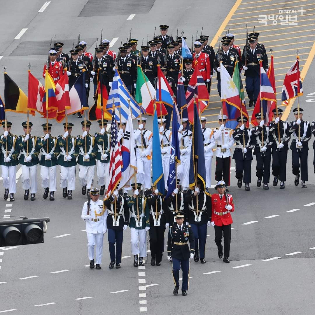 Trong bối cảnh tình trạng bất ổn, xung đột và căng thẳng địa chính trị ngày càng gia tăng, hầu hết các quốc gia đang chạy đua để xây dựng một quân đội hùng mạnh, vì điều đó phản ánh vị thế kinh tế và chiến lược của họ trong khu vực và thế giới, cho phép họ thể hiện vai trò quan trọng trong bối cảnh chính trị toàn cầu, quốc phòng và quan hệ quốc tế. Ảnh: X.