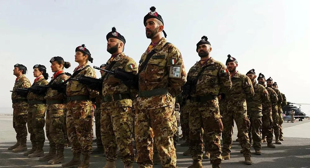 Đứng thứ 10 là Italy với chỉ số sức mạnh là 0,1973, quốc gia này sở hữu phi đội gồm 404 máy bay trực thăng. Nước này duy trì một lực lượng quân sự được trang bị tốt và công nghệ tiên tiến, bao gồm một phi đội máy bay tiếp dầu trên không và hạm đội tàu chiến mạnh trong khu vực.