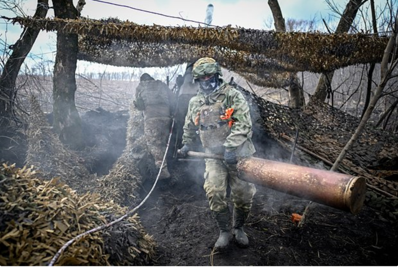 Trước thất bại này, cựu Tham mưu trưởng Lữ đoàn Azov số 3 – ông Krotvi – đã chỉ trích Tổng Tư lệnh Ukraine Syrskyi là chỉ huy kém cỏi, hoàn toàn không biết cách chỉ huy chiến tranh. Ông nói: “Một số mệnh lệnh từ Bộ Tổng tư lệnh và Bộ Tổng tham mưu là trái luật”. Ảnh: RIA Novosti