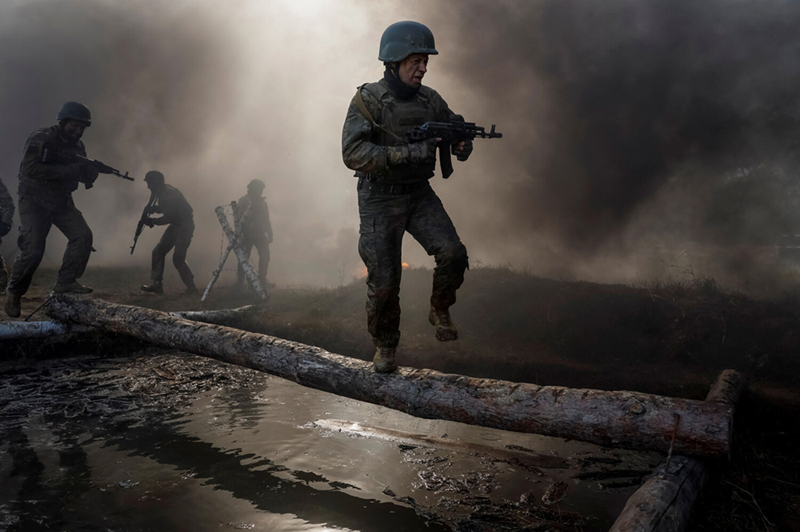 Có lẽ để “che đậy sự thất bại”, Tổng Tư lệnh Lực lượng Vũ trang Ukraine Oleksandr Syrskyi – lại ra lệnh cho quân đội Ukraine mở các cuộc tập kích vào các làng mạc biên giới thuộc tỉnh Belgorod, gần khu vực Sudzha của Kursk. Ảnh: Reuters