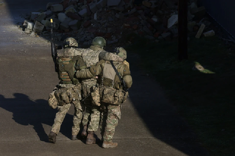 Nhưng theo báo cáo mới nhất vào ngày 10/4, sau chiến thắng mang tính quyết định tại khu vực Guevo của Kursk, quân đội Nga tiếp tục báo tin thắng trận tại làng Nadiya của Luhansk! Quân đội Nga tuyên bố đã hoàn toàn giành lại quyền kiểm soát làng Nadiya cùng các khu vực lân cận. Ảnh minh họa: Reuters