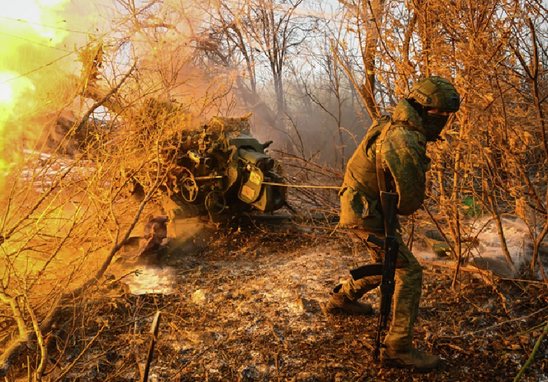 Sự thay đổi này tạo ra áp lực chiến lược lớn đối với Ukraine và đặt NATO vào một thách thức quân sự nghiêm trọng hơn. Các đợt tấn công chủ yếu bằng máy bay không người lái không chỉ gây thiệt hại nghiêm trọng cho cơ sở vật chất của đối phương mà còn tạo ra tâm lý hoang mang trong quân đội và người dân Ukraine. Họ dần nhận ra rằng mọi hệ thống phòng thủ của mình có thể bị Nga phá hủy chỉ trong chớp mắt. Ảnh: RIA Novosti